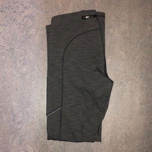 (8) lululemon 7/8 leggings, with pockets